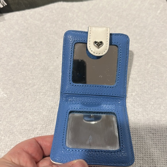 Brighton
Pill box and matching compact - Picture 4 of 7